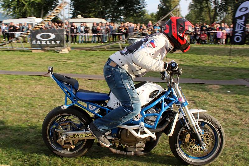 Pasohlávecký autokemp Merkur obsadili od čtvrtka do neděle motorkáři. Konal se tam odložený Euro Bike Fest.