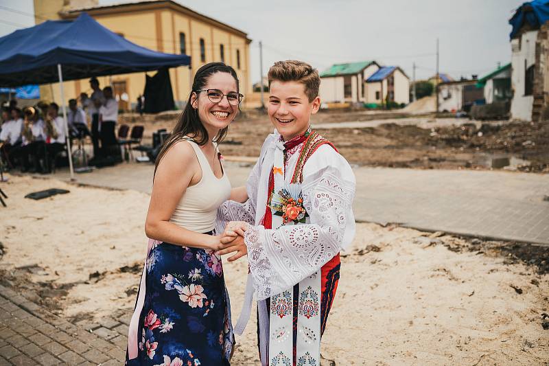 Alespoň nedělní hodečky místo velkých hodů uspořádali organizátoři koncem července v Moravské Nové Vsi zasažené tornádem.