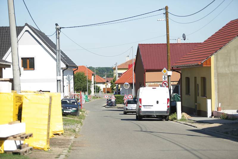 Tornádo srovnání po roce, následky v obci Mikulčice