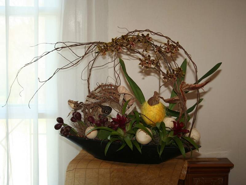 Výstava květin a květinových vazeb v Rybničním zámečku.