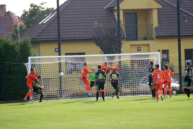 Fotbalisté IE Znojmo nestačili na domácím hřišti na Bzenec v poměru 1:5.