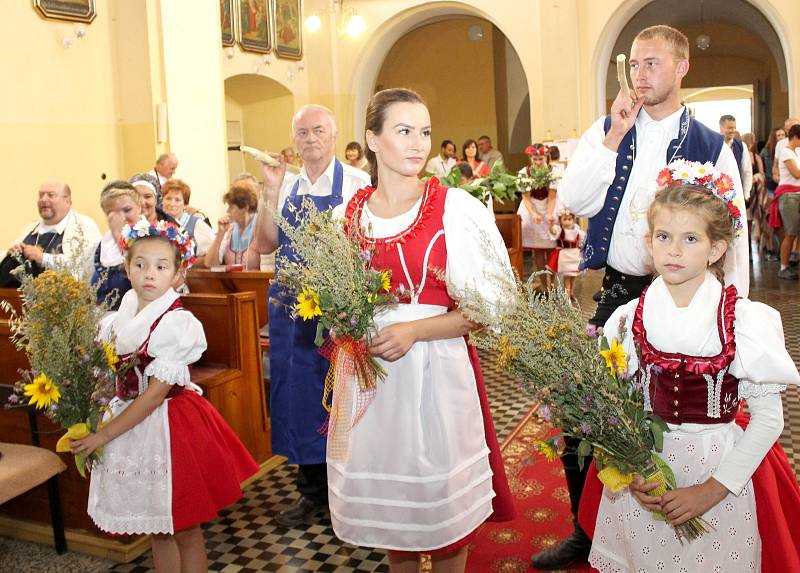 Slavnost Zarážení hory zažili v sobotu už potřetí obyvatelé Tasovic a pořáající Spolek vinařů svatého Klementa. Všude bylo plno vína, krojů a moravských písniček.