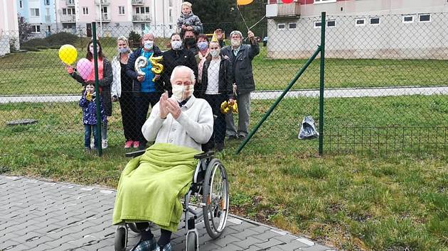 Centrum sociálních služeb se do krizové situace dostalo během několika hodin. Zaměstnance postihl Covid-19. Ředitelka Radka Sovjáková prosí o pomoc dobrovolníky. Ilustrační foto.