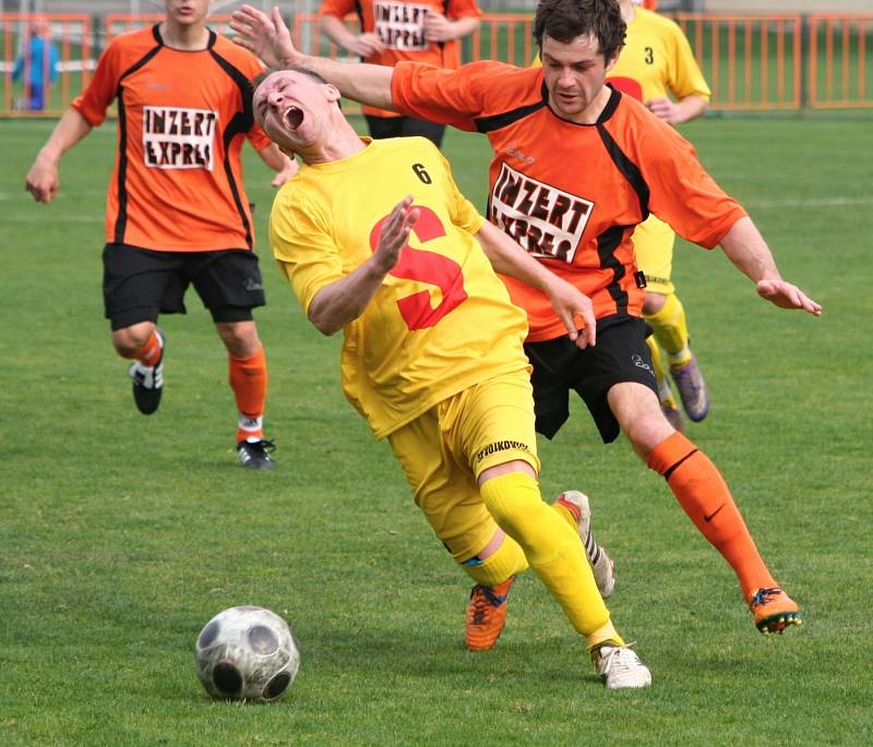 Fotbalisté IE Znojmo podlehli na domácí půdě mužstvu z Vojkovic 2:4.