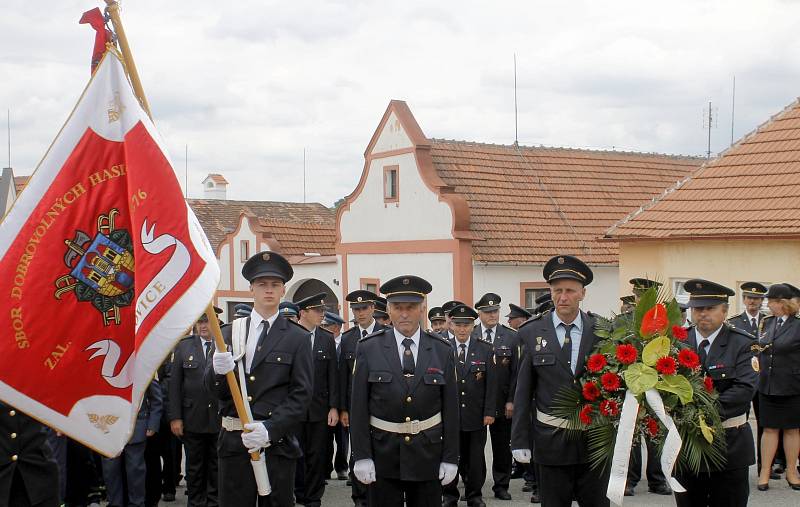 Dobrovolní hasiči z Jevišovic slavili 140. výročí založení sboru. Na oslavy přijeli i jejich kolegové z okolních vesnic.