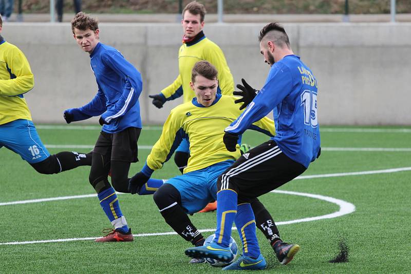 Fotbalisté divizních Tasovic porazili v sobotním přípravném utkání celek Moravského Krumlova, který hraje krajský přebor, 11:2.