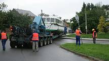 Na vranovskou přehradu míří ze slovenského Gabčíkova starý maďarský hydrobus. Od úřadů nemá povolení ke spuštění na hladinu.