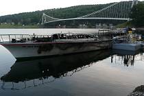 Výletní loď Dyji zničil požár na Vranovské přehradě.