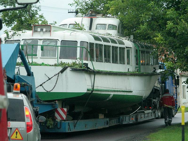 Starý maďarský hydrobus. 