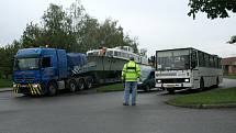 Na vranovskou přehradu míří ze slovenského Gabčíkova starý maďarský hydrobus. Od úřadů nemá povolení ke spuštění na hladinu.