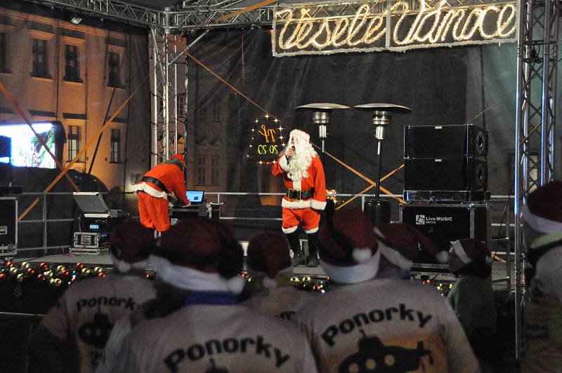 Ve Znojmě se o víkendu běžel první Wobenzym Christmas Night Run.