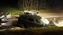 Pět lidí zemřelo při havárii tří osobních aut mezi Pavlicemi a Vranovskou Vsí. Tragická nehoda se stala před pátou hodinou večer na hlavním tahu mezi Jihlavou a Znojmem.