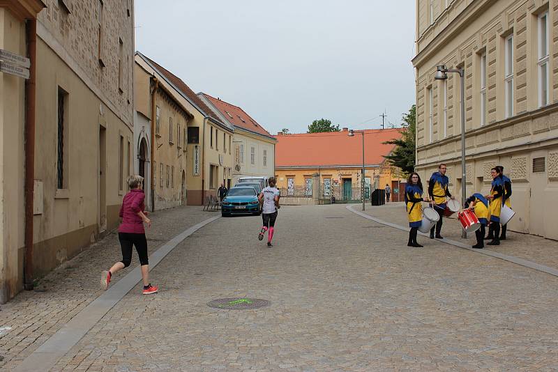 Běh O pohár starosty zakončil první květnovou sobotu patnáctý ročník Znojemského běžeckého poháru.