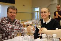Vína pro 51. tasovickou výstavu vín prošla v úterý odborným posouzením v degustačních komisích.