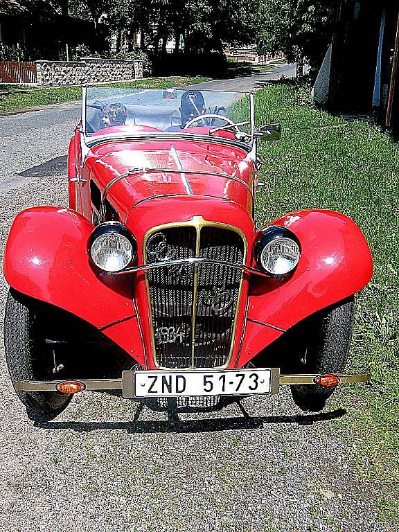 František Pokorný za volantem vozu Aero 30.