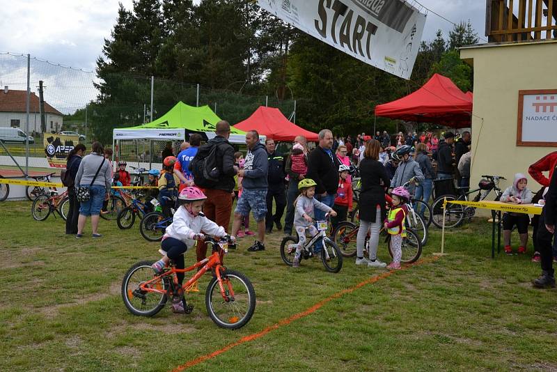 Čtvrtého ročníku Cyklistikiády se poslední květnovou sobotu zúčastnilo ve Vranovské vsi sedm desítek dětí. Foto: Z. Kasal