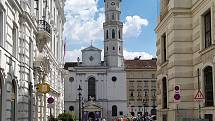 Z letního výletu do Vídně. Pohled ke kostelu sv. Michaela před Hofburgem.
