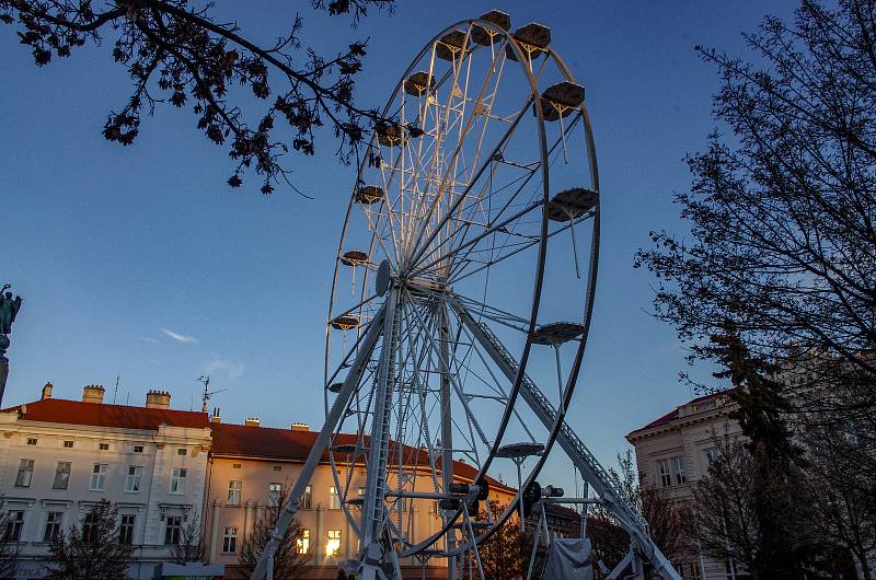 Novinkou znojemského adventu bude vyhlídkové kolo na Komenského náměstí.