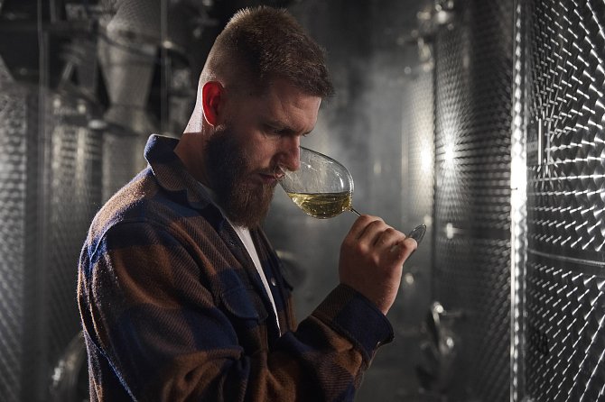 Vinařství Thaya ze Znojemska získalo absolutní prvenství v soutěži Vinařství roku 2023. Uspělo zároveň v kategorii střední vinařství. Vyhlášení se konalo v brněnské hvězdárně a planetáriu.