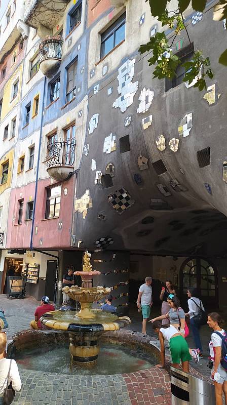 Z letního výletu do Vídně. Hundertwasser village.