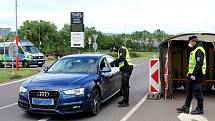 Na místě, které si policisté vybrali pro silniční kontrolu v Hatích na Znojemsku, byl v úterý po poledni klidný provoz bez většího zdržení.
