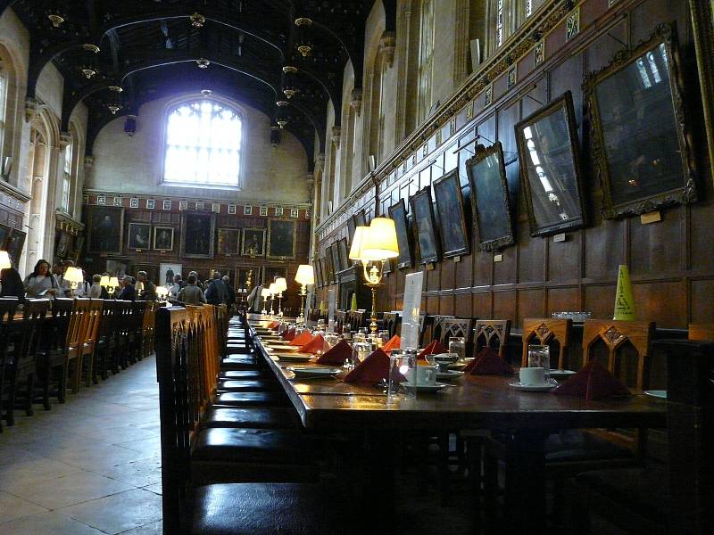 Ve stopách filmařů za příběhem Harry Pottera. Ve filmech si zahrála oxfordská kolej Christ Church. Na snímku jídlení síň.