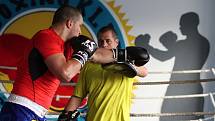 Boxer supertěžké váhy Dominik Musil se připravuje ve znojemské boxárně v areálu zimního stadionu pod vedením trenéra Miroslava Jánského.