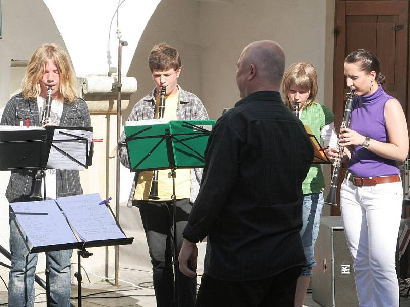 Koncert žáků Karla Fojtíka ze ZUŠ Znojmo. 