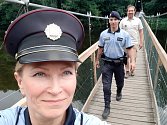 Na řadě turisticky vyhledávaných míst jsou v těchto dnech k vidění společně se strážci z Národního parku Podyjí i policisté.