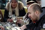 Stovky lidí si v sobotu 2. února našly cestu k jaroslavickým vinařům. Ti nalévali zajímavá mladá vína ročníku 2018. A nejen je.
