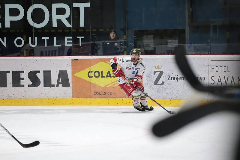 Znojemští Orli porazili vysoko tým Bolzana ve 22. kole ICEHL. Stalo se tak za podpory menšího počtu diváků, kterých může být na sportovních utkáních od posledního listopadového pátku jen tisíc kvůli nouzovému stavu.