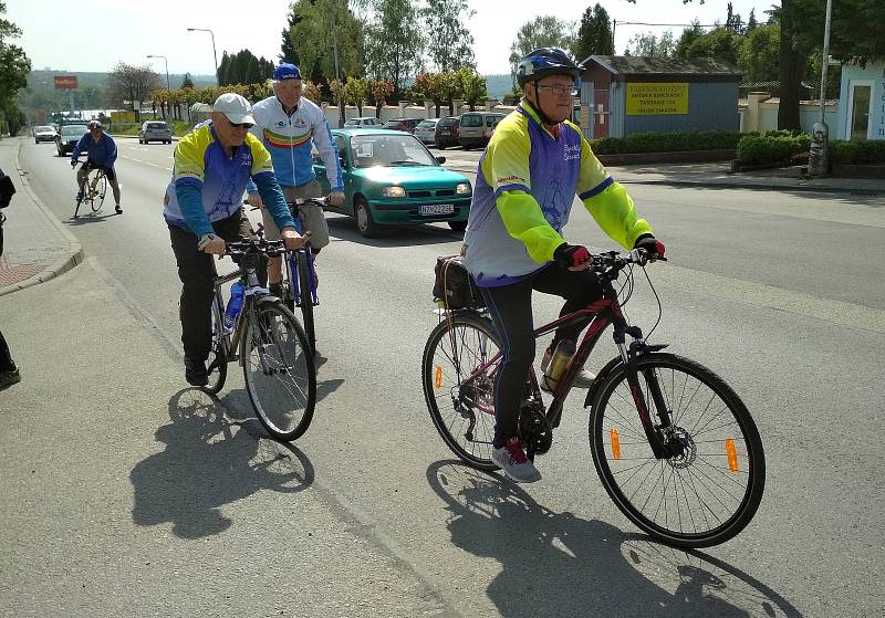 Téměř tři desítky cyklistů se vydaly na cestu Po stopách železné opony.