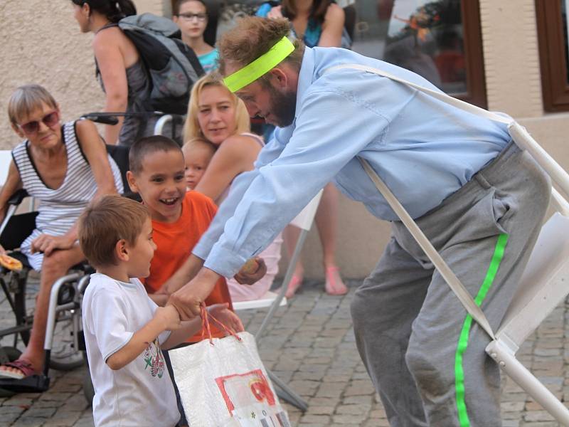 Festival Znojmo žije divadlem zaplnil ulice města.