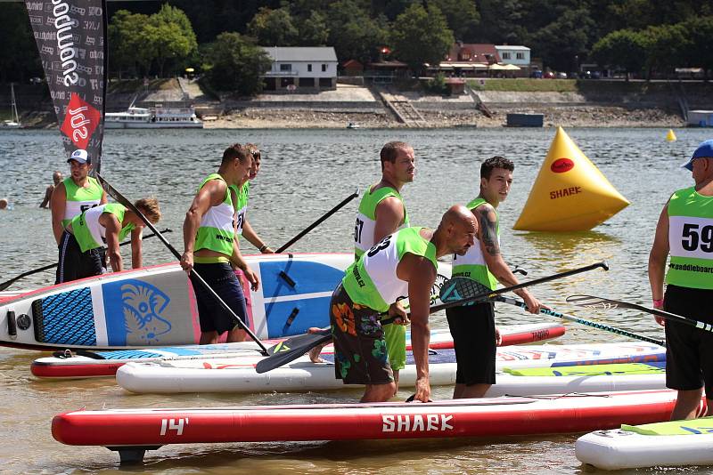 Premiérový republikový šampionát v paddleboaradu se konal na vranovské přehradě.