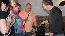 V Hnanicích bylo o víkendu rušno. Místní vinaři slavili Denotevřených sklepů.