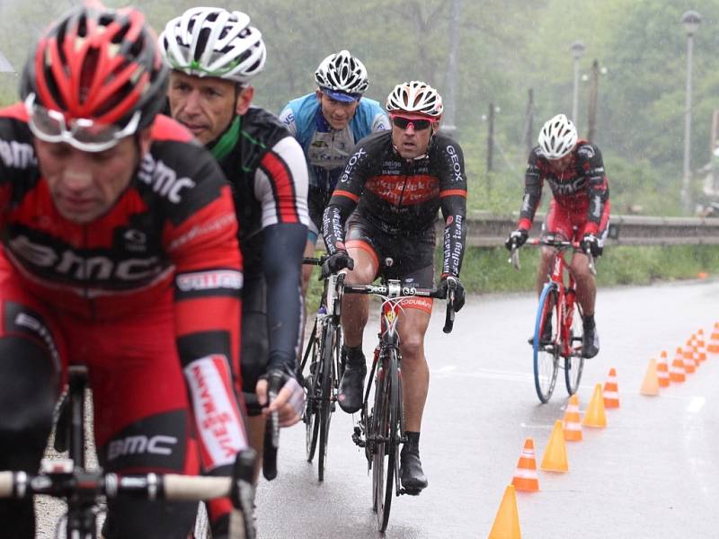 Sto dvacet kilometrů dlouhý cyklistický závod Memoriál Romana Meidla, který se jede v rámci Extraligy Masters, zavedl v sobotu jezdce na cesty na Znojemsku i v sousedním Rakousku.