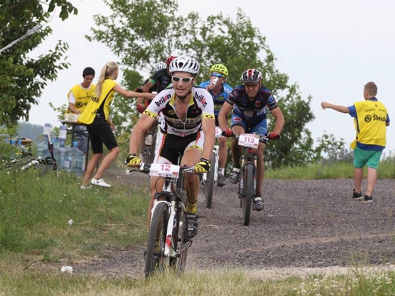 Zejména vinicemi na česko-rakouském pomezí vedl první ročník cyklistického závodu, který startoval v Hatích.