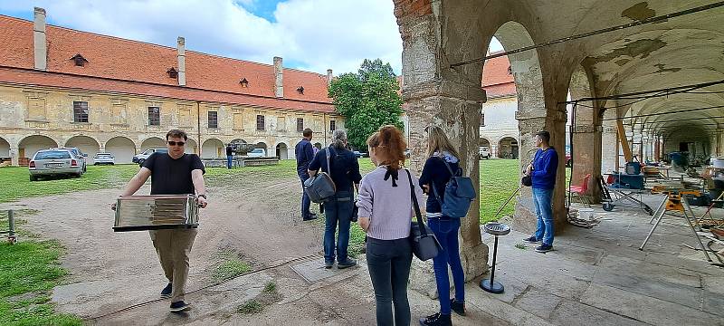 Režisérka s českými kořeny Tereza Kotyk natáčí na jižní Moravě celovečerní film Dům v lukách. Nejvíc v Jaroslavicích na Znojemsku