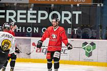 Hokejisté Znojma zahájili přípravu na ledu na další ročník v mezinárodní soutěži ICEHL. Zapojil se do ní i Dominik Tejnor (na snímku).