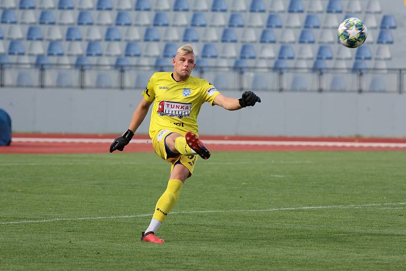 Fotbalisté Znojma (v modrém) remizovali v pátek během generálky na MSFL s B-týmem Sigmy Olomouc 0:0.