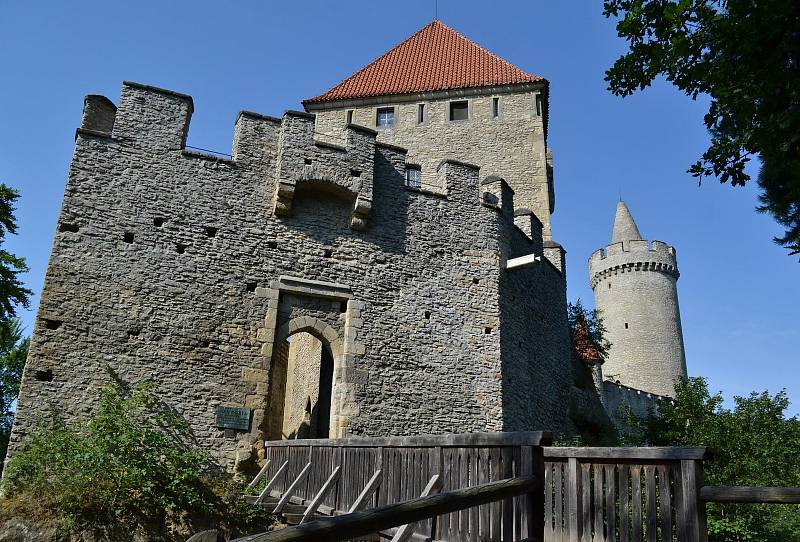Kokořín láká atmosférou středověkého hradu.