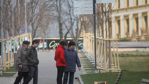 Řada obyvatel Znojma byla v neděli ráno překvapená z nového vzhledu Dolního parku.