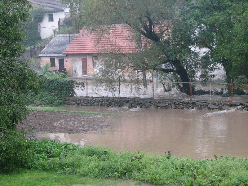 Voda se vylila i ve Střelicích a Jevišovicích.