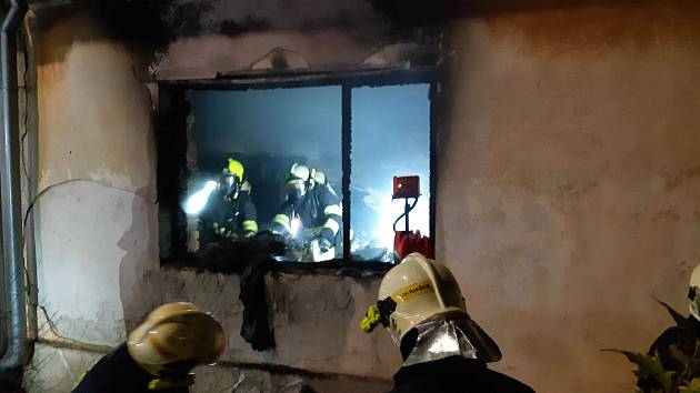 Při tragickém požáru v rodinném domě v Našiměřicích uhořel člověk.