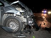 Srážka dvou osobních aut zaměstnala znojemské policisty a hasiče v Suchohrdlech ve čtvrtek večer.