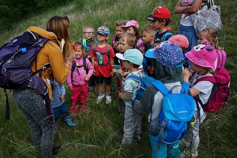 Děti ze Svatojánku oslavily svůj den. Osvobodily Studánkovou vílu.