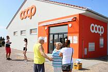 V Dyjákovicích mají novou prodejnu družstva Coop. S moderními úspornými technologiemi. Jde o pilotní projekt společností E.on a Coop v České republice.
