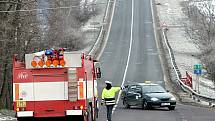 Policie odklání dopravu kvůli neprůjezdné silnici mezi Znojmem a Chvalovicemi nad vrboveckými sklepy.