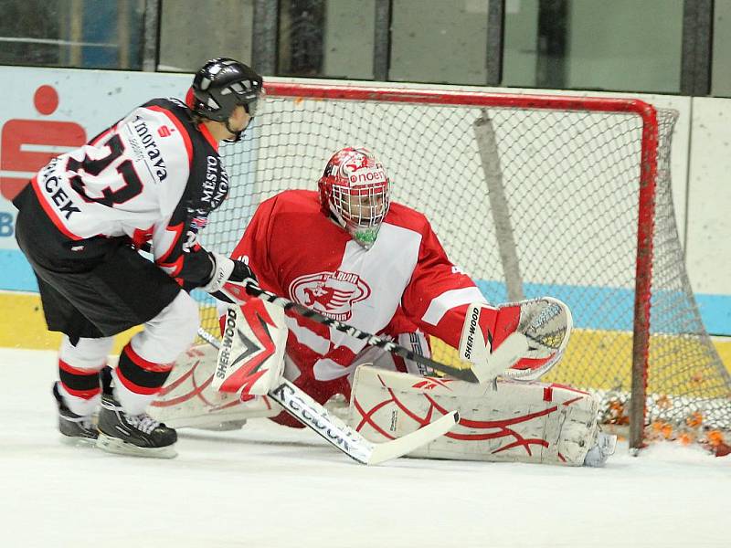 Znojemští hokejoví junioři prohráli s pražskou Slavií 2:5.