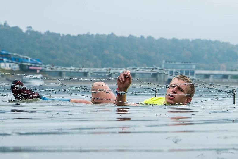 Adrenalinový závod Kaskáda Race 2021 přilákal stovky sportovců. Ti se lopotili bahnem, překonávali překážky a nakonec slavili vítězství sami nad sebou.